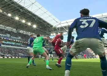 Liverpool uzatmalarda 3 puanı cebine attı