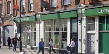 Government reviews access to face to face banking services