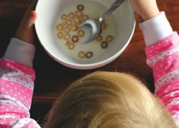 Bitki bazlı sütler çocuklarda obezite ve yetersiz beslenme riski taşıyabilir