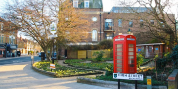 Londra’da sığınmacı oteli yeniden kamu hizmetine açıldı