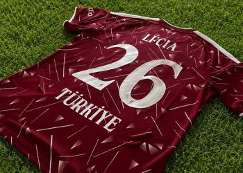 Premier Lig’de yılın oyuncusu ödülünü, Fernandes kazandı