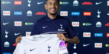 Premier Lig’de yılın oyuncusu ödülünü, Fernandes kazandı