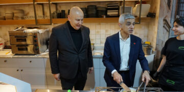 Künefe başında Türkiye mesajı: Sadiq Khan’dan tarihî ziyaret açıklaması