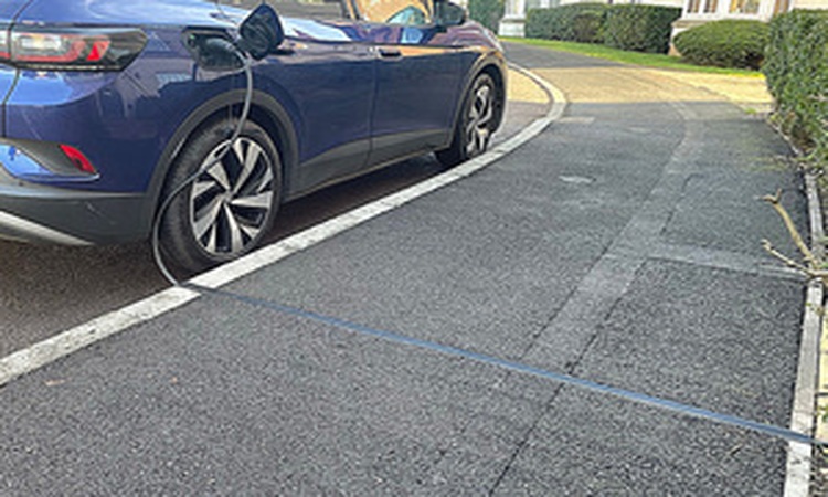 Drivers to save up to £300 when installing EV chargers…