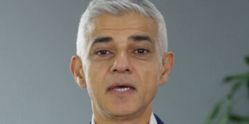 Londra’da bıçaklı saldırılar yarı yarıya azaldı